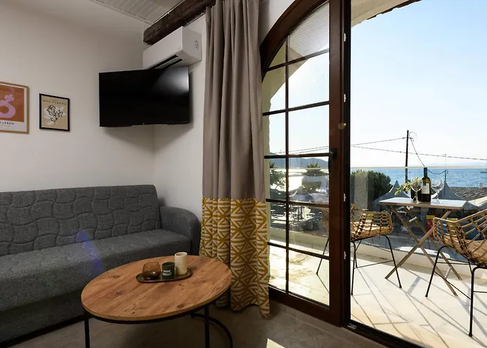 Sea View Center Apartment *